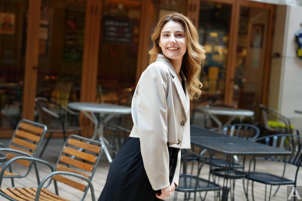 東京外国人モデル事務所アクアモデル所属の白人モデルのアリサ