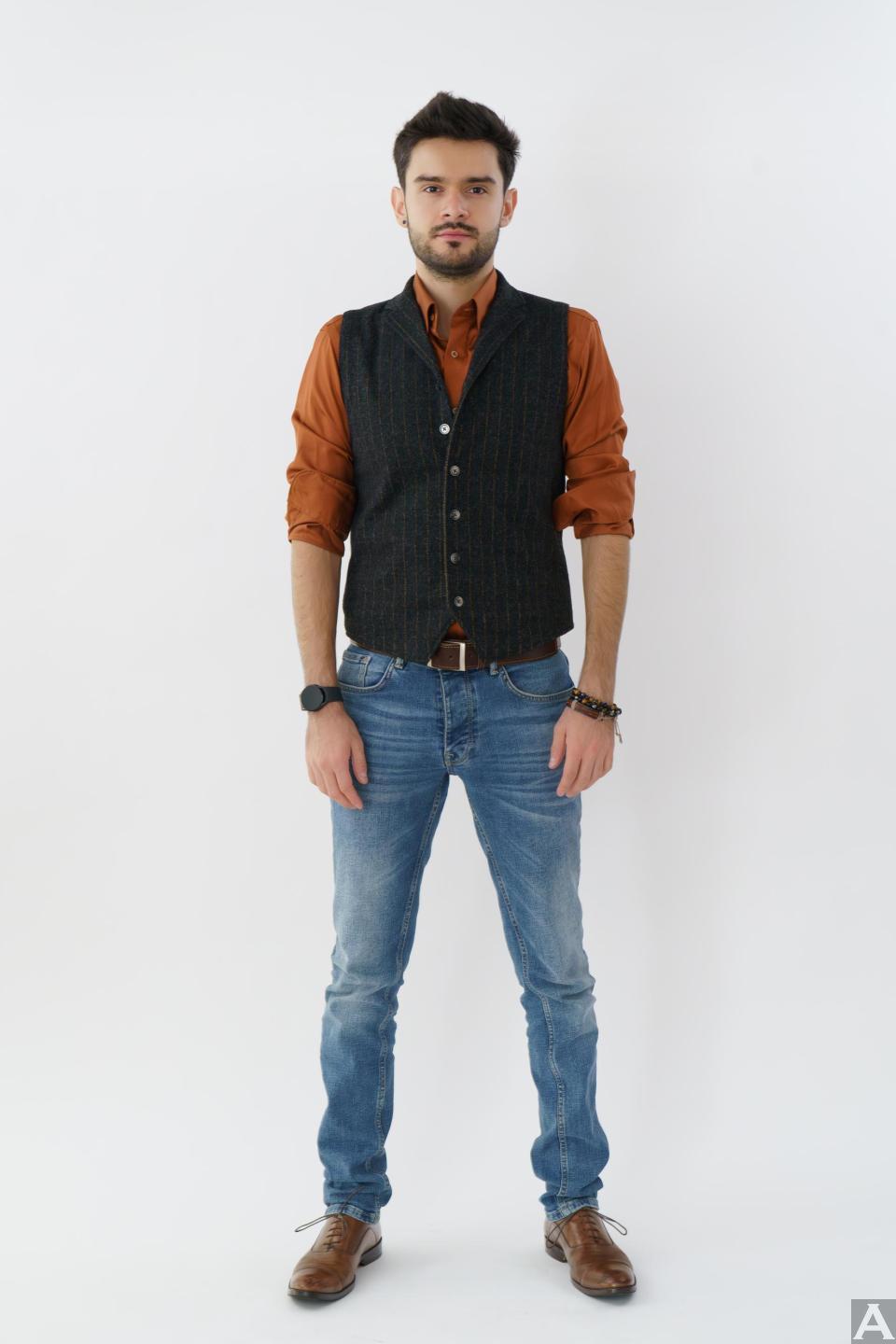 東京外国人モデル事務所アクアモデル所属の白人モデルのニコ