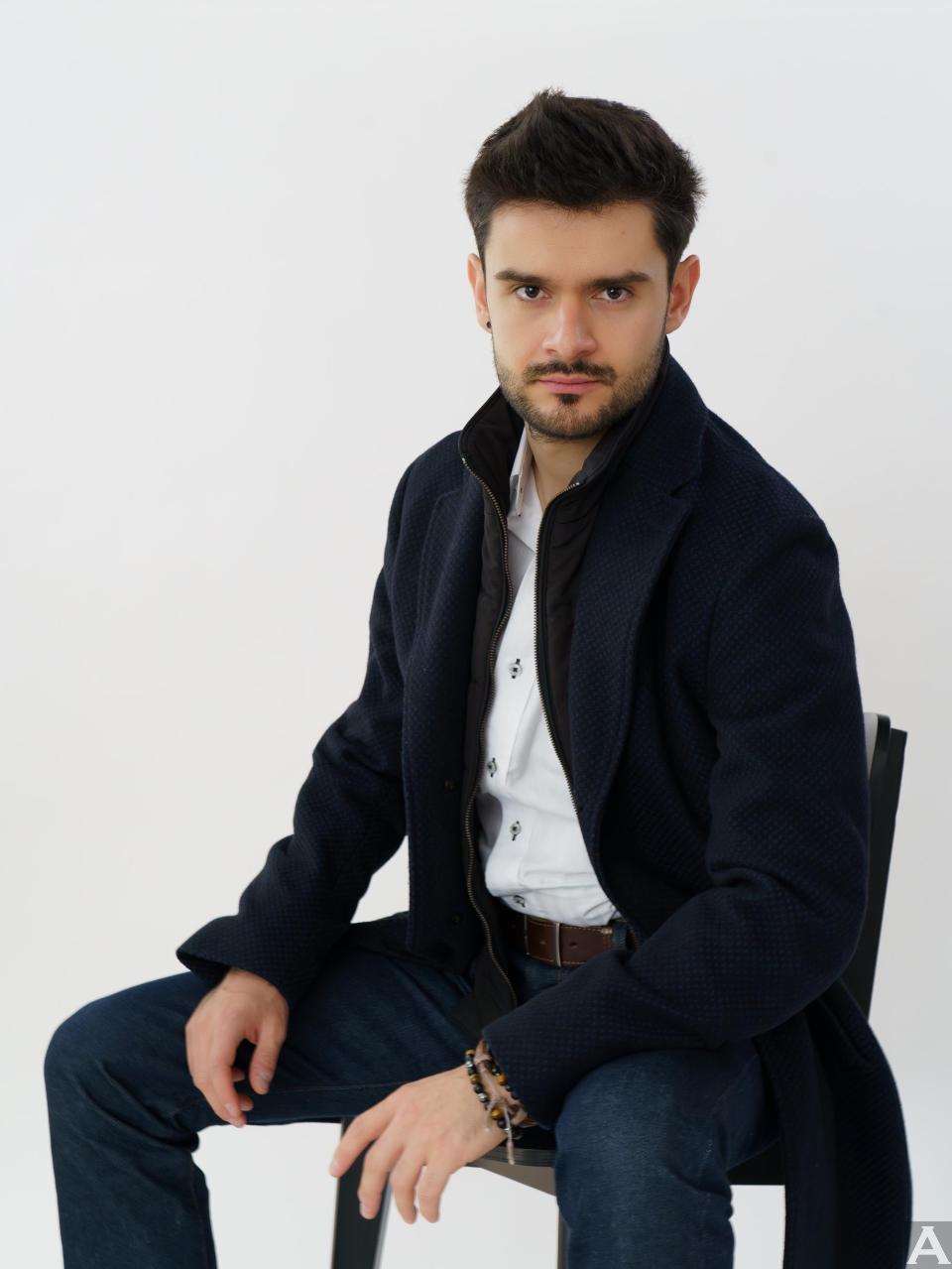 東京外国人モデル事務所アクアモデル所属の白人モデルのニコ