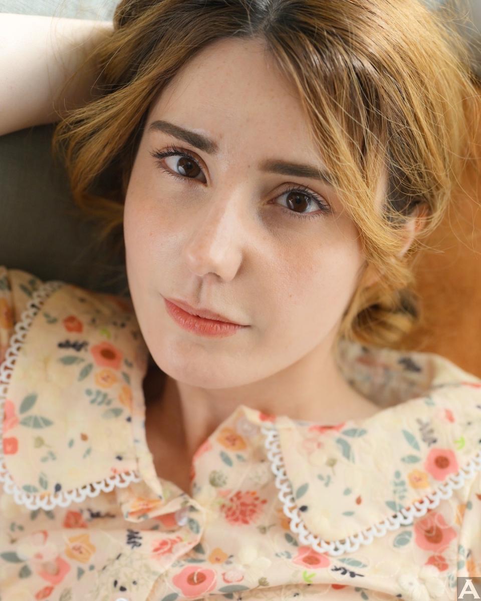 東京外国人モデル事務所アクアモデル所属の白人モデルのアリサ