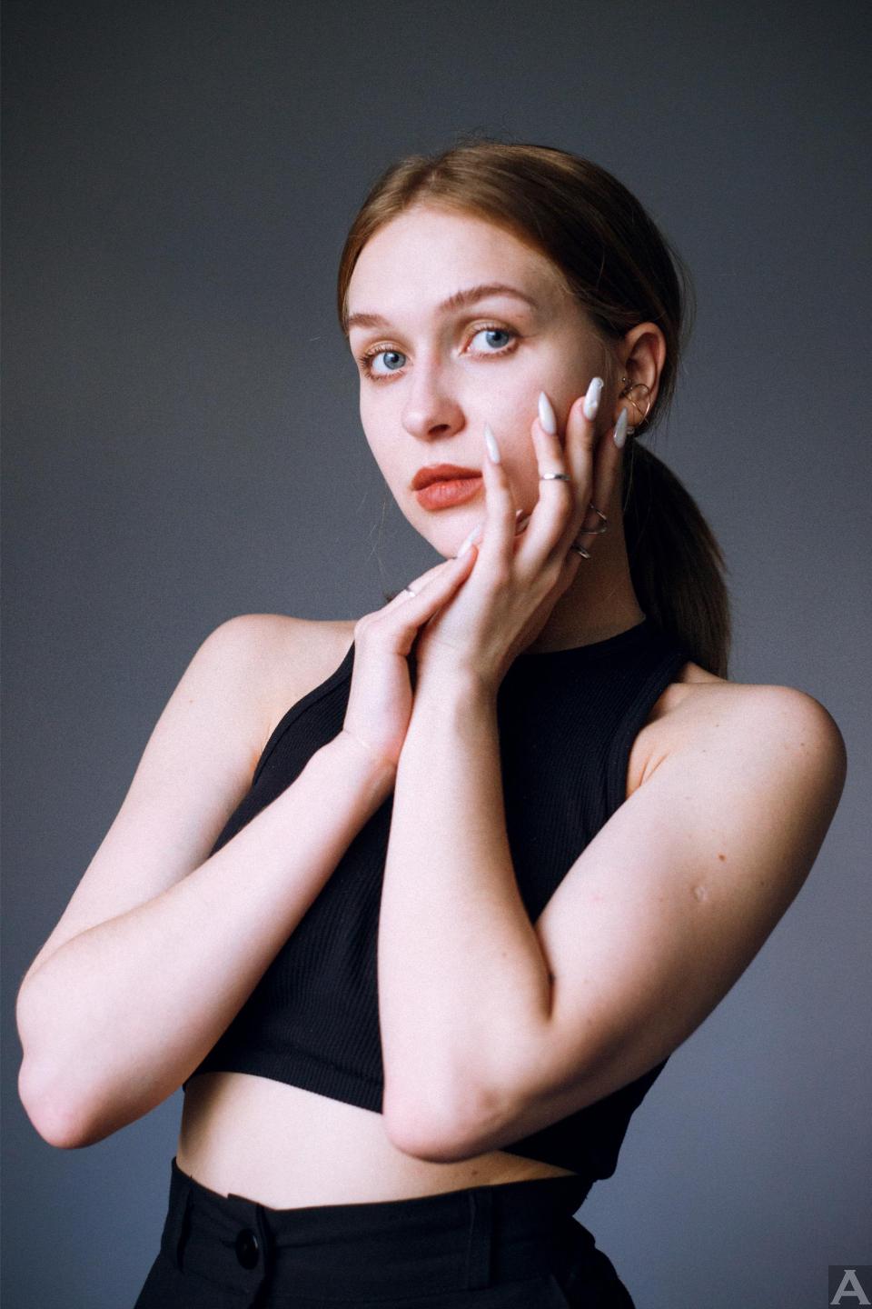 東京外国人モデル事務所アクアモデル所属の白人モデルのイネッサ