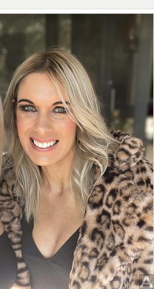 東京外国人モデル事務所アクアモデル所属の白人モデルのレベッカ