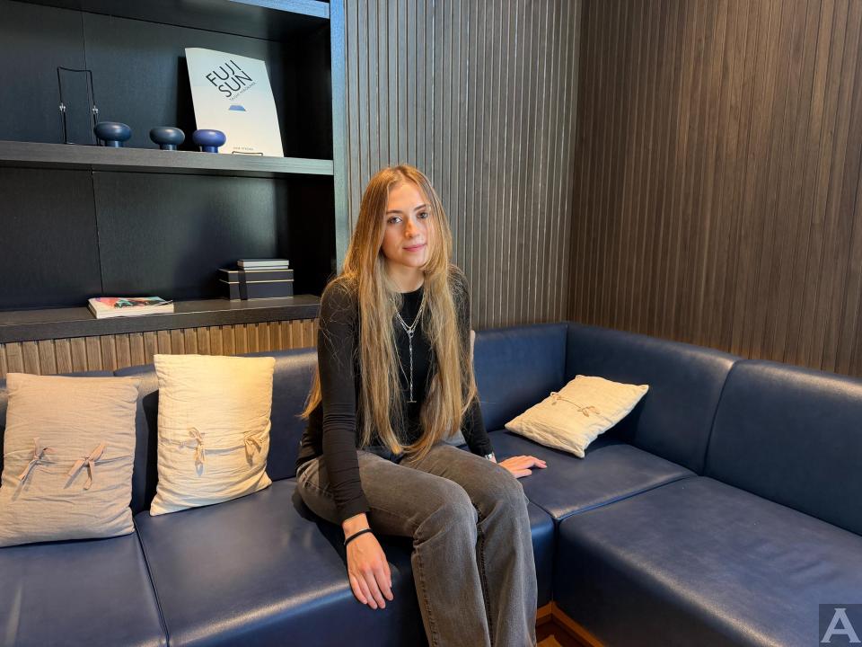 東京外国人モデル事務所アクアモデル所属の白人モデルのソフィア