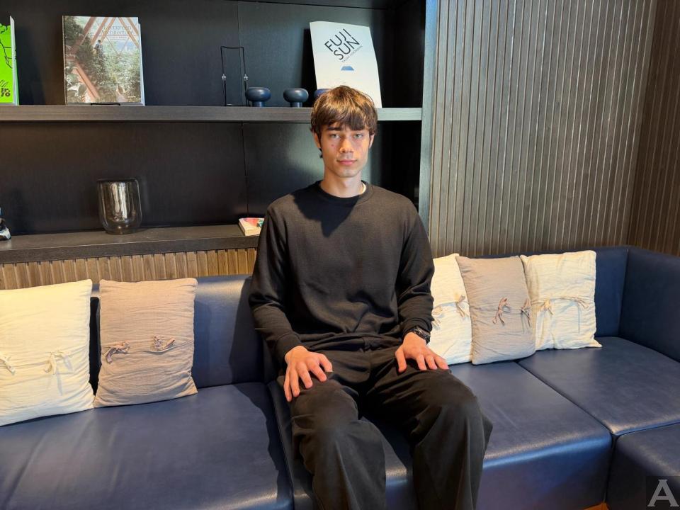 東京外国人モデル事務所アクアモデル所属の白人モデルのイヴァン