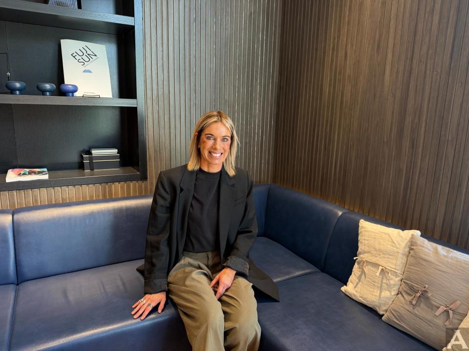 東京外国人モデル事務所アクアモデル所属の白人モデルのレベッカ