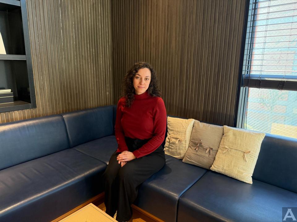 東京外国人モデル事務所アクアモデル所属の白人モデルのアンナ