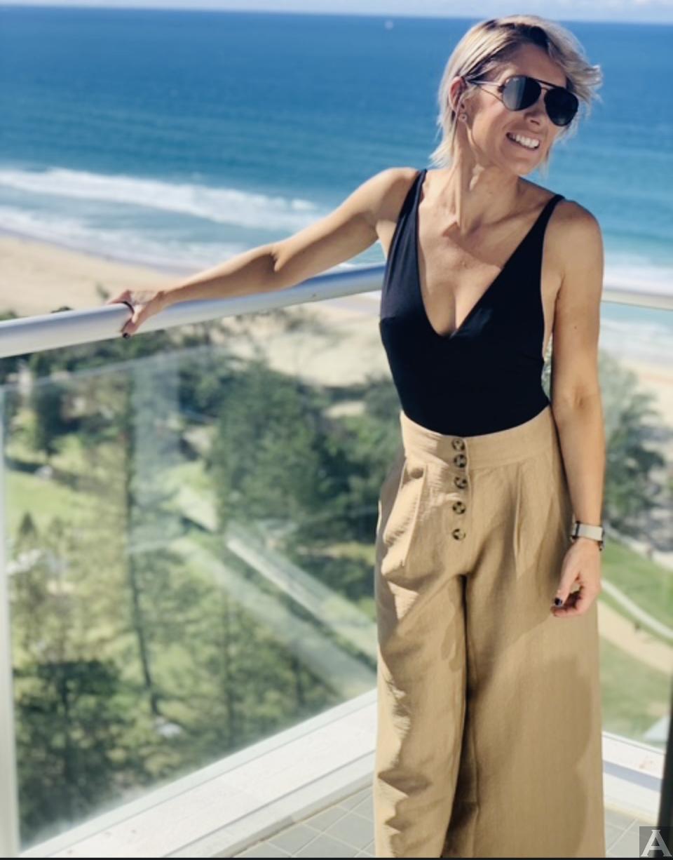 東京外国人モデル事務所アクアモデル所属の白人モデルのレベッカ