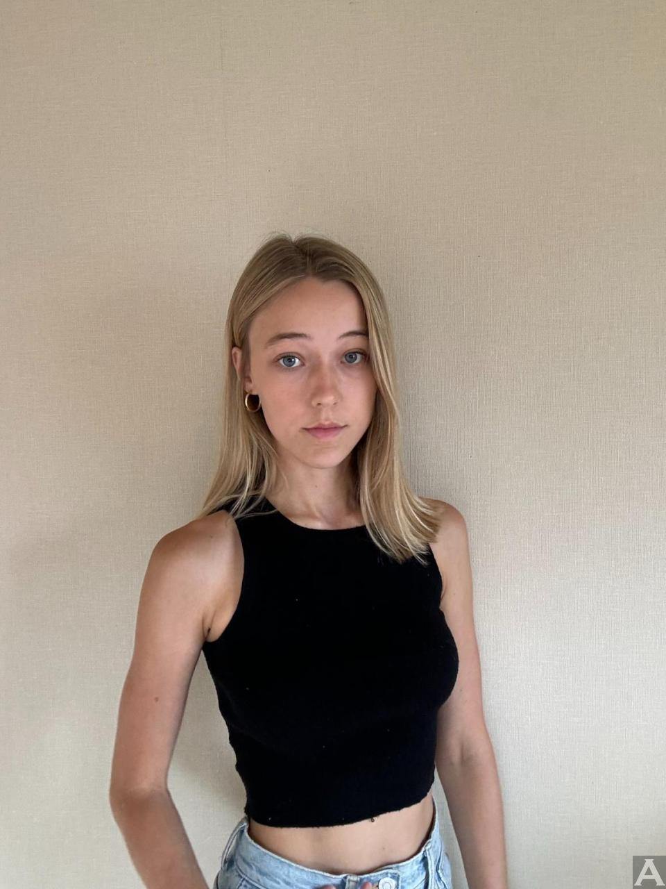 東京外国人モデル事務所アクアモデル所属の白人モデルのペイジー