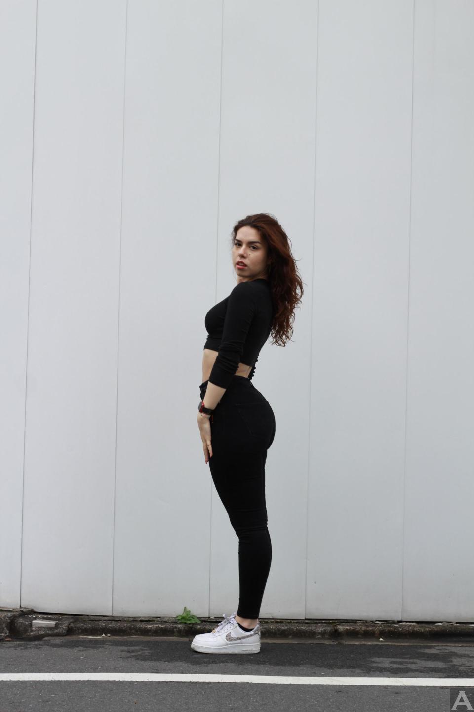 東京外国人モデル事務所アクアモデル所属の白人モデルのイバナ