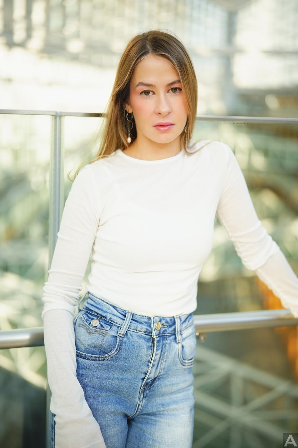 東京外国人モデル事務所アクアモデル所属の白人モデルのニア