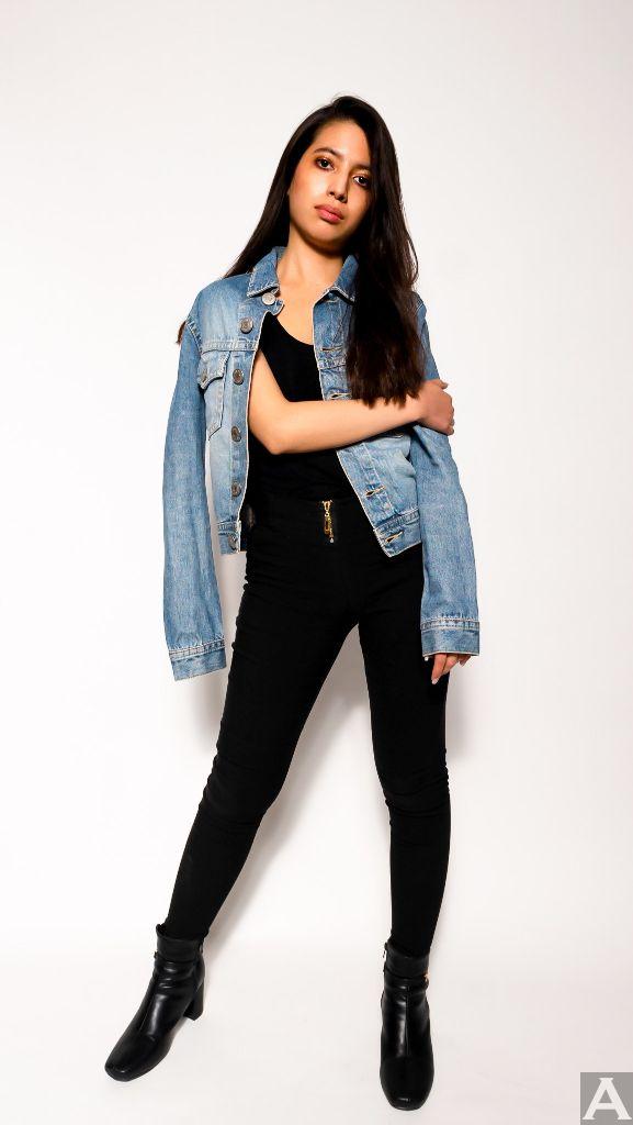 東京外国人モデル事務所アクアモデルのハーフモデルガビ