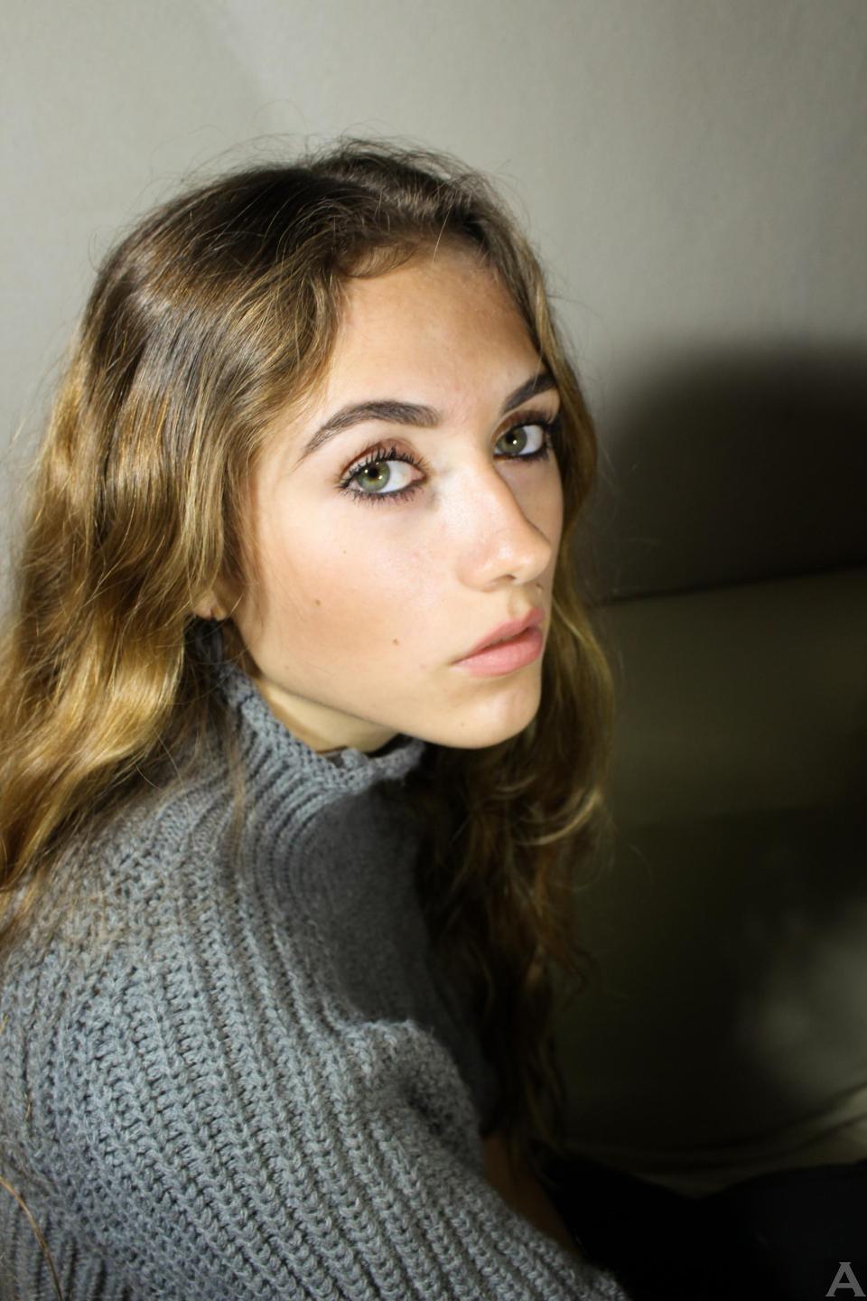 東京外国人モデル事務所アクアモデル所属の白人モデルのソフィア