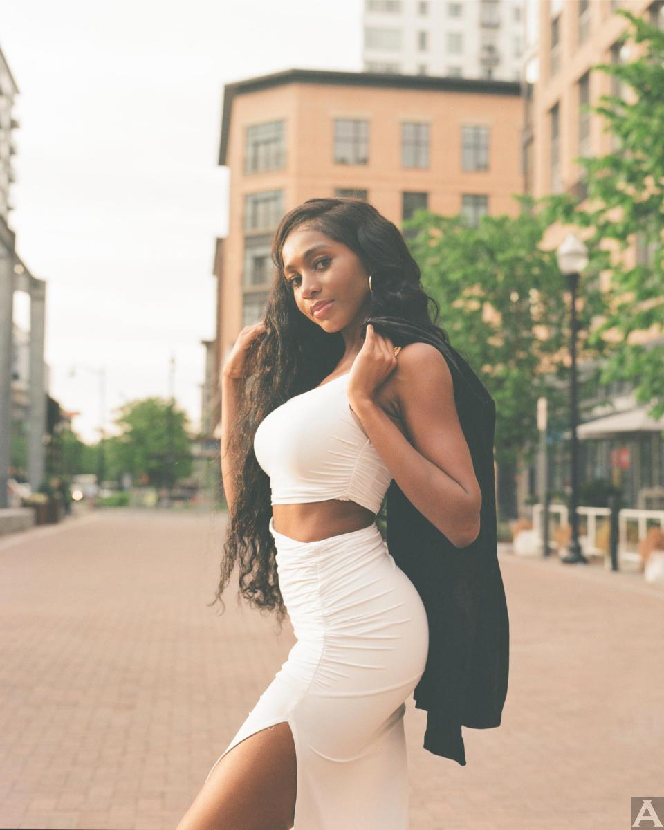 東京外国人モデル事務所アクアモデル所属の黒人モデルのミミ