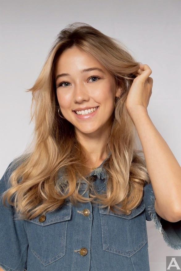 東京外国人モデル事務所アクアモデル所属の白人モデルのペイジー