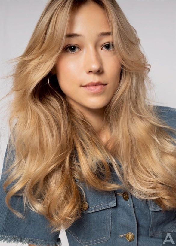 東京外国人モデル事務所アクアモデル所属の白人モデルのペイジー