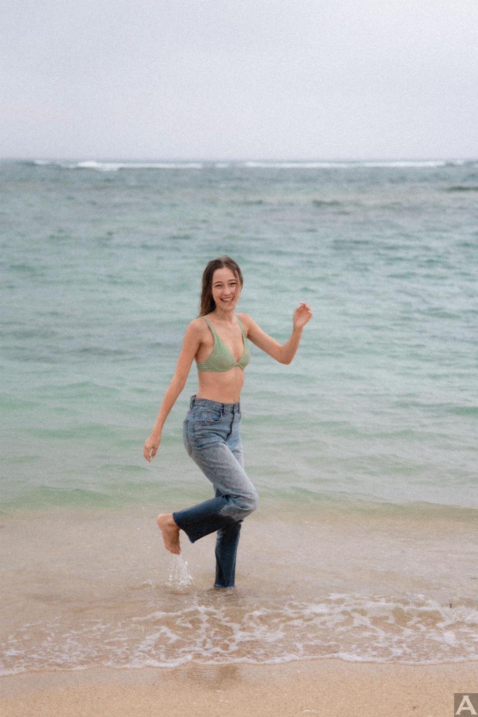 東京外国人モデル事務所アクアモデル所属の白人モデルのペイジー