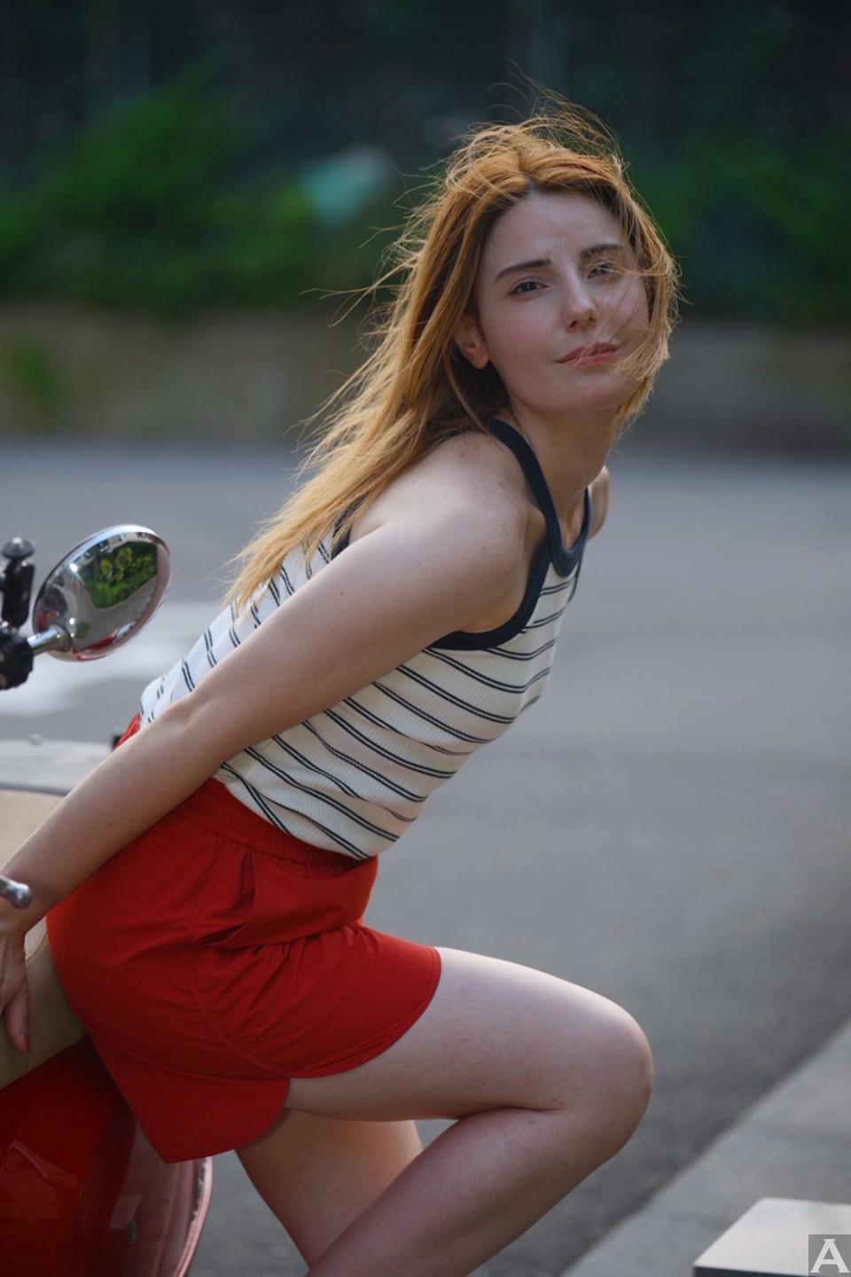 東京外国人モデル事務所アクアモデル所属の白人モデルのアリサ