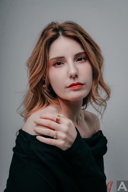 東京外国人モデル事務所アクアモデル所属の白人モデルのアリサ