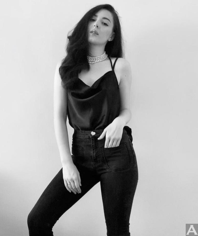 東京外国人モデル事務所アクアモデル所属の白人モデルのミア