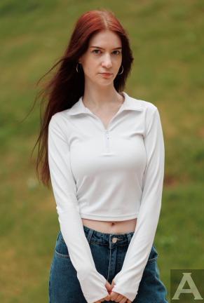 東京外国人モデル事務所アクアモデル所属の白人モデルのリサ