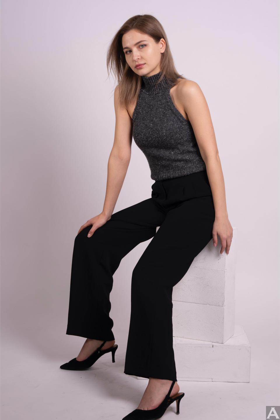 東京外国人モデル事務所アクアモデル所属の白人モデルのダイアナ