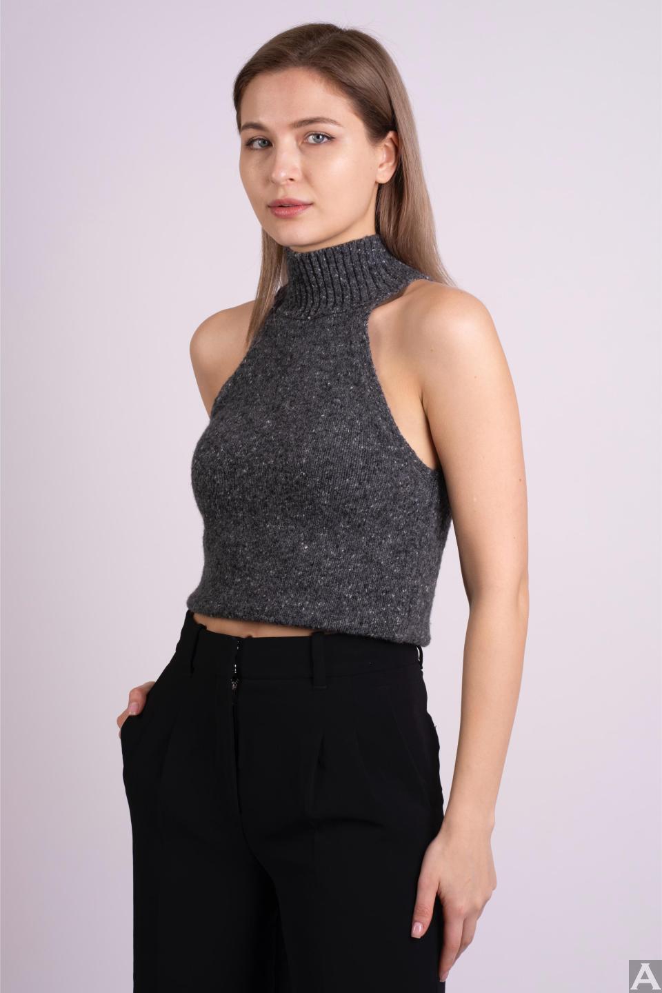 東京外国人モデル事務所アクアモデル所属の白人モデルのダイアナ