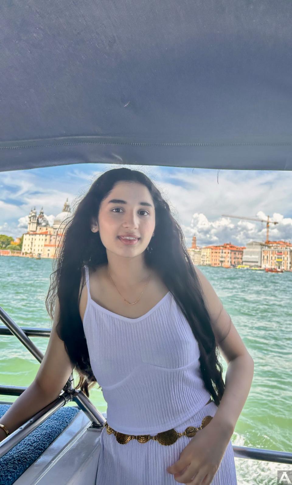 東京外国人モデル事務所アクアモデル所属のアジア人モデルのアディティ