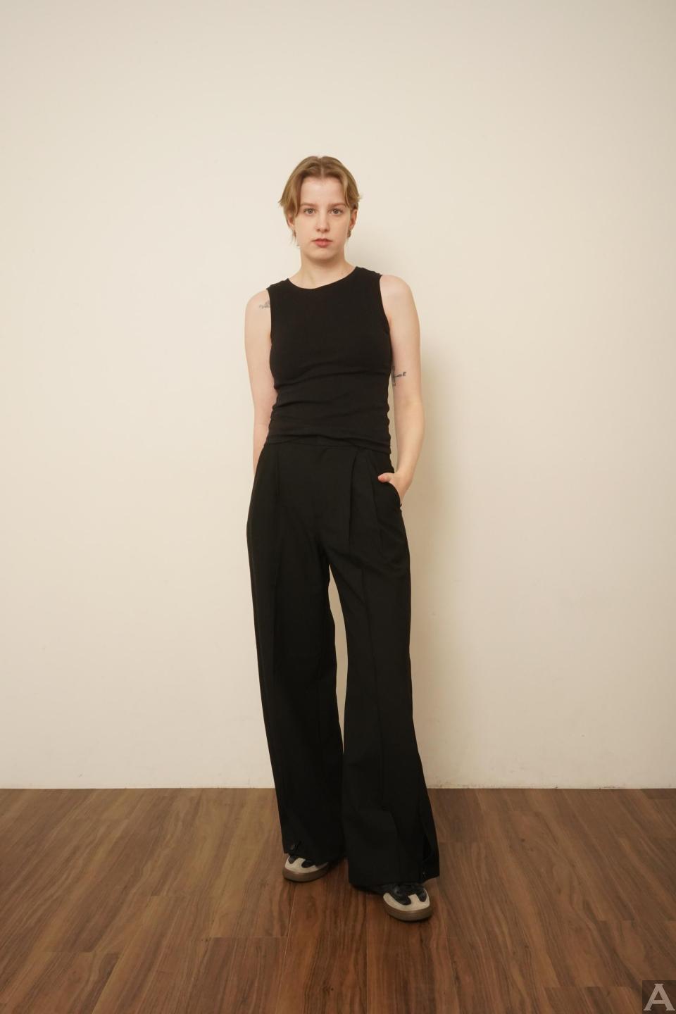 東京外国人モデル事務所アクアモデル所属の白人モデルのアガ