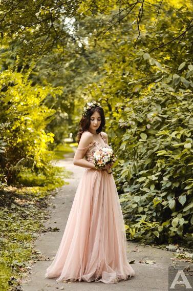 東京外国人モデル事務所アクアモデル所属の白人モデルのミア