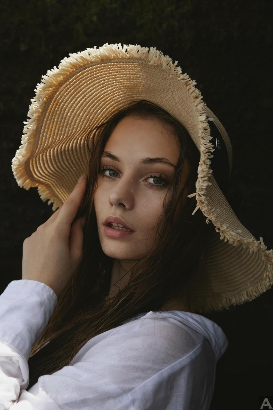 東京外国人モデル事務所アクアモデル所属の白人モデルのクリスティーナ