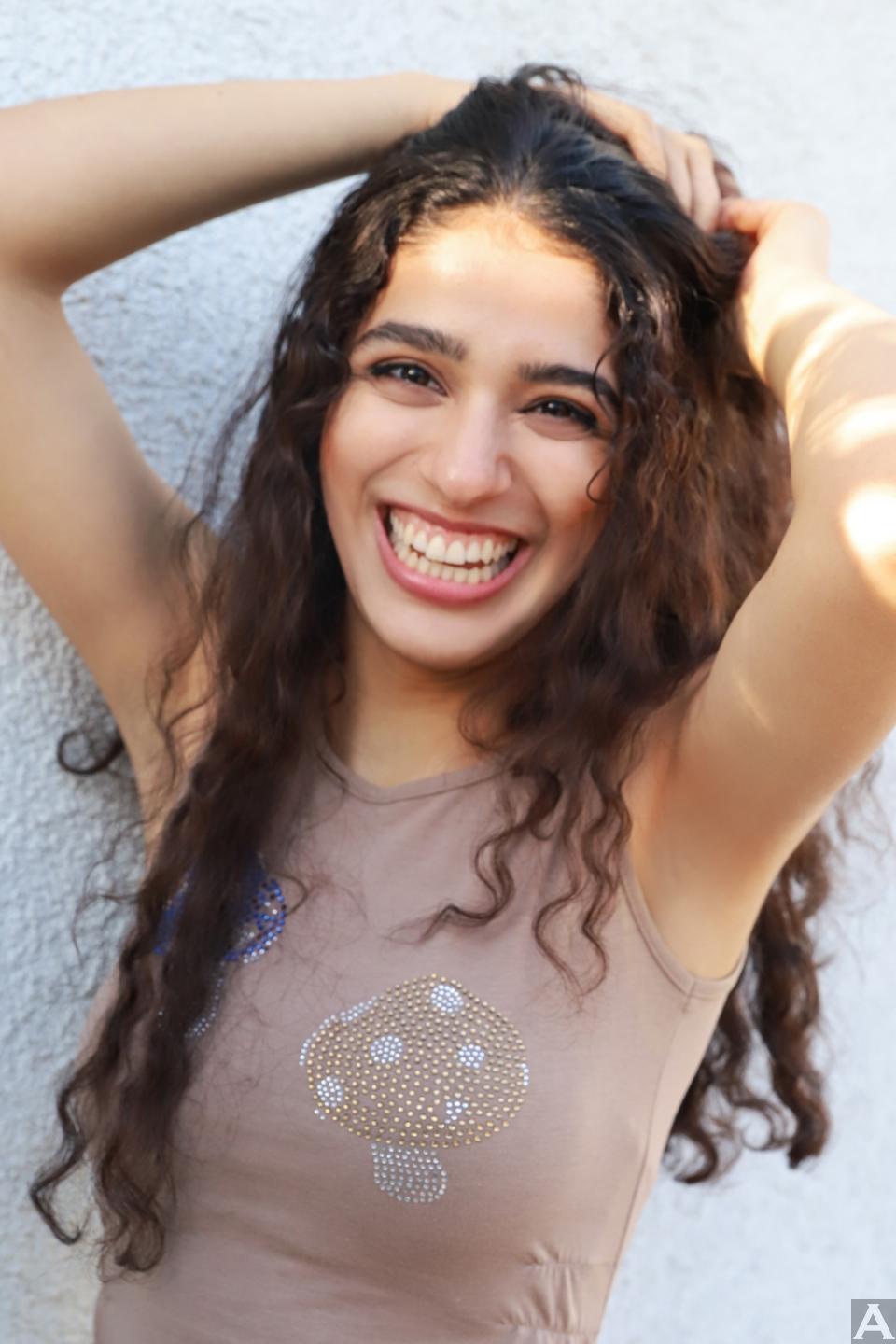 東京外国人モデル事務所アクアモデル所属のアラビックモデルのフォローラ