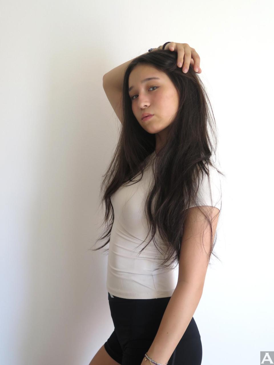 東京外国人モデル事務所アクアモデル所属のハーフのキヌ