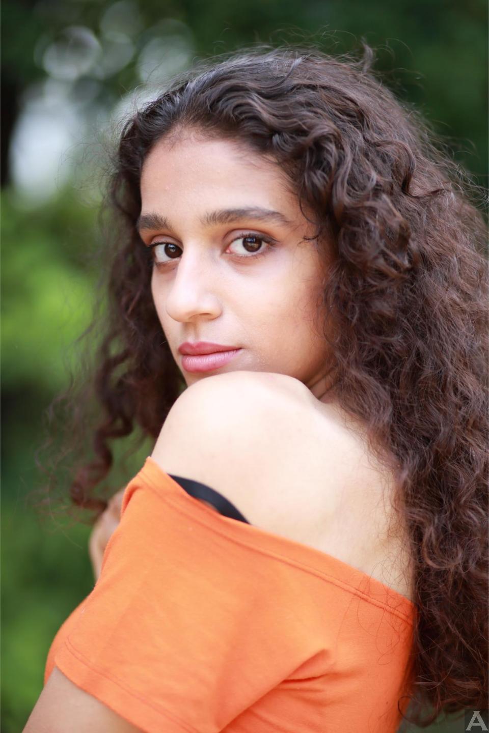 東京外国人モデル事務所アクアモデル所属のアラビックモデルのフォローラ