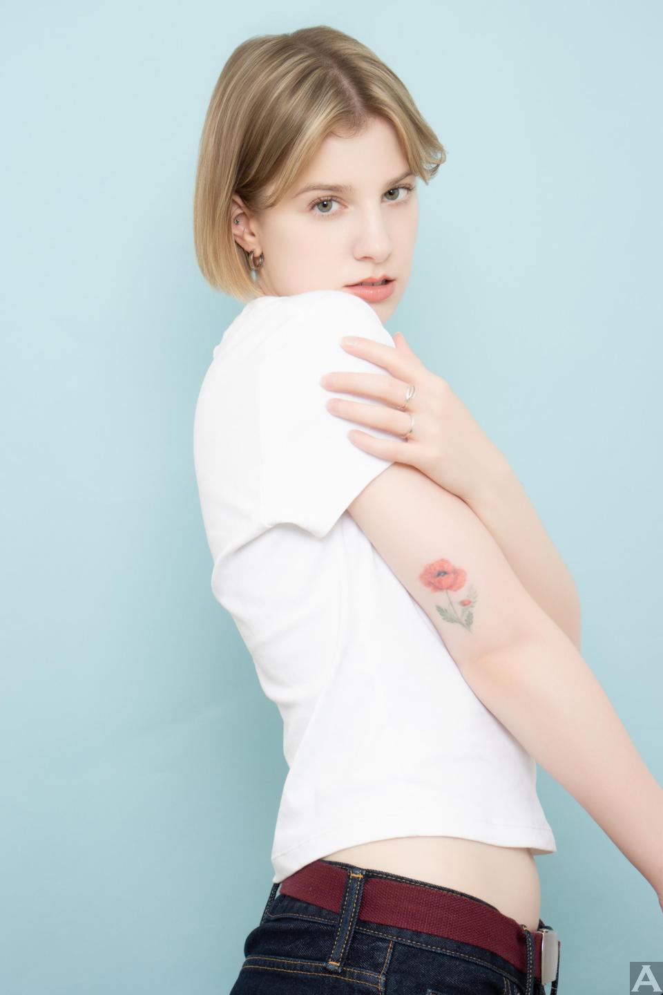 東京外国人モデル事務所アクアモデル所属の白人モデルのアガ