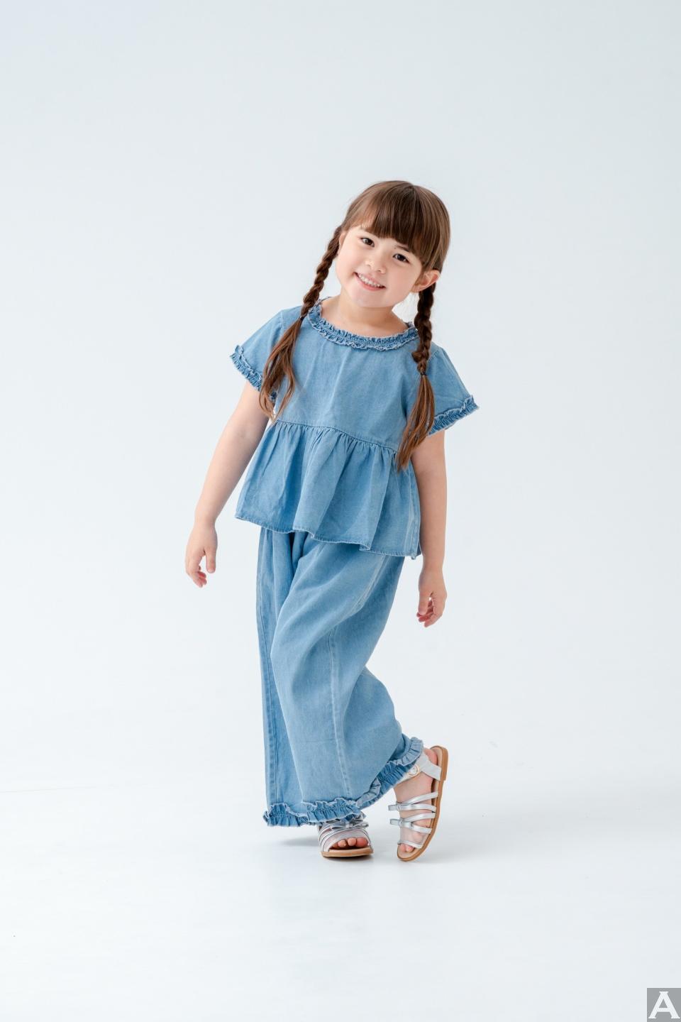 東京外国人モデル事務所アクアモデル所属のキッズモデルのエミリー