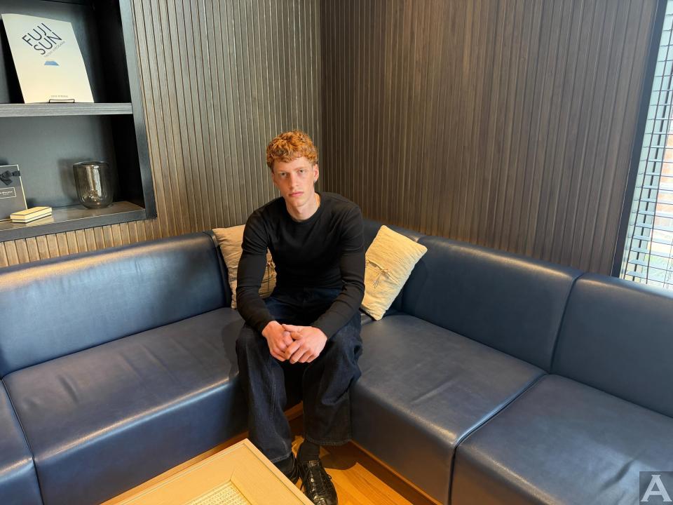 東京外国人モデル事務所アクアモデル所属の白人モデルのモー