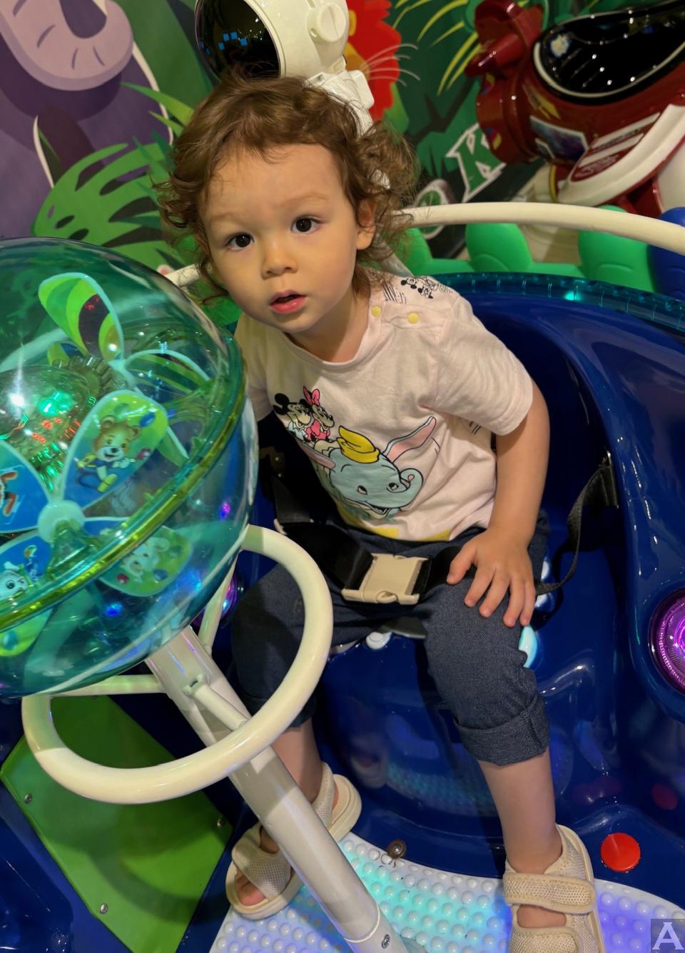 東京外国人モデル事務所アクアモデルのキッズモデルレオ