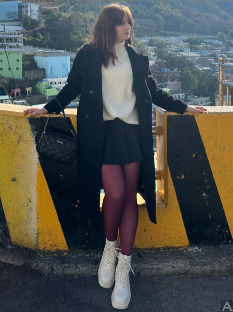 東京外国人モデル事務所アクアモデルの白人モデルのルナ