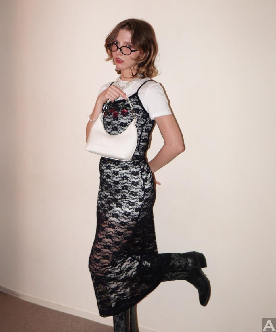 東京外国人モデル事務所アクアモデル所属の白人モデルのマリーナ