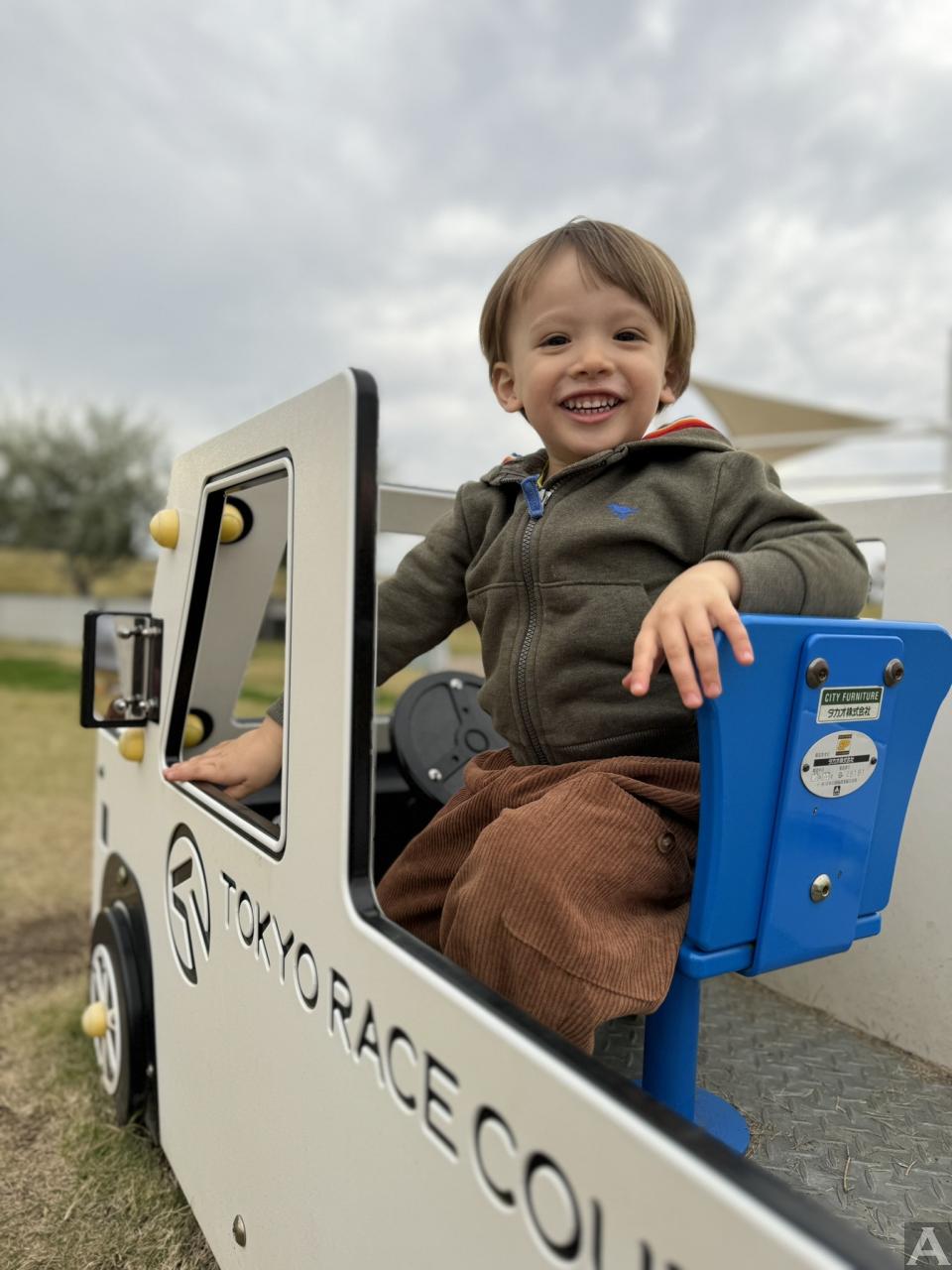 東京外国人モデル事務所アクアモデル所属のキッズモデルのオスカー