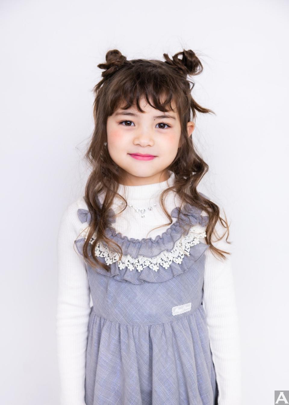 東京外国人モデル事務所アクアモデル所属のキッズモデルのエミリー