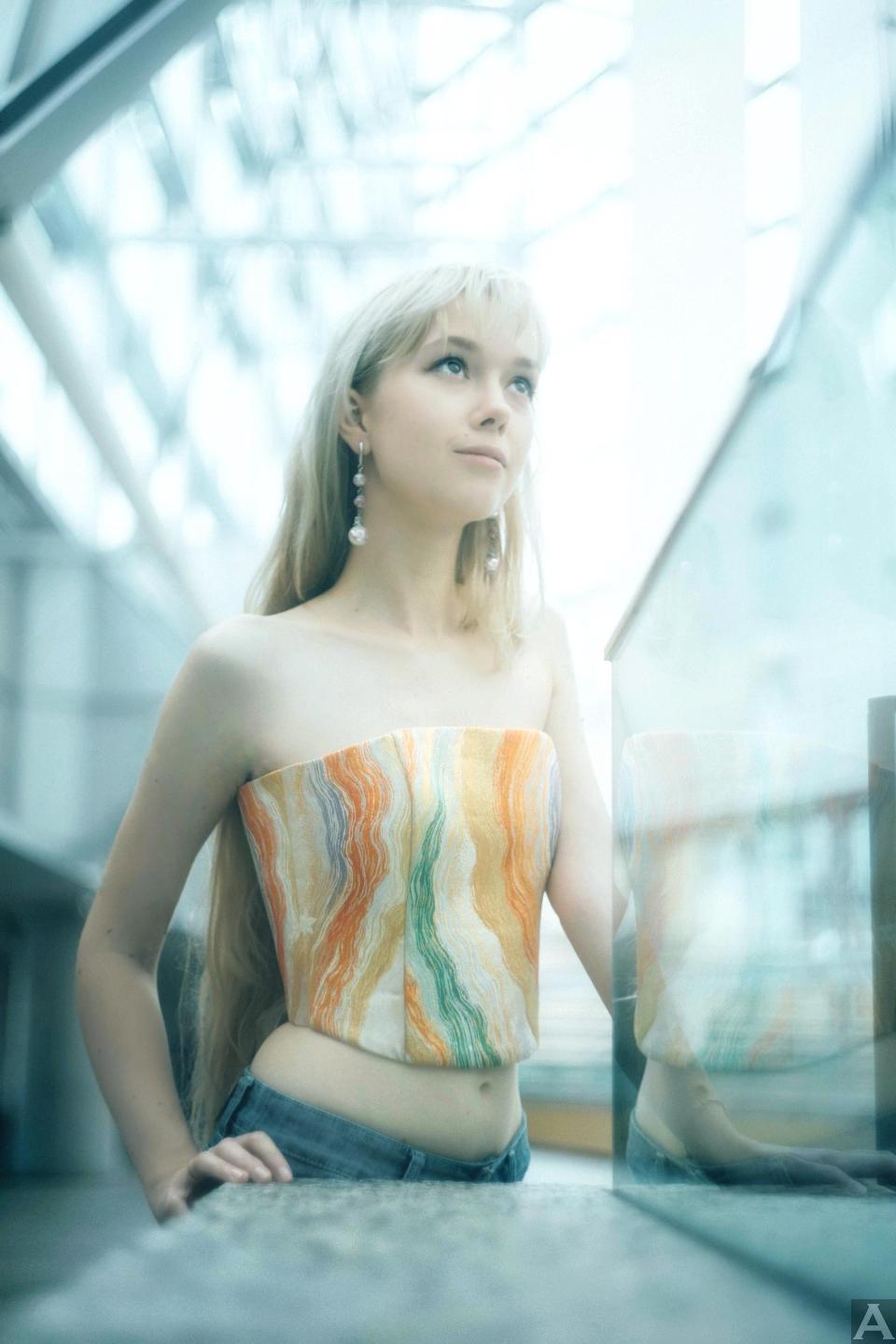 東京外国人モデル事務所アクアモデル所属の白人モデルのアリサ