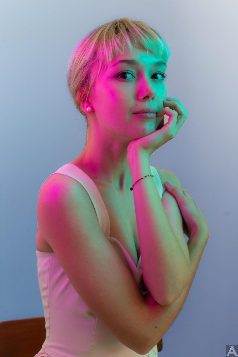 東京外国人モデル事務所アクアモデル所属の白人モデルのアリサ