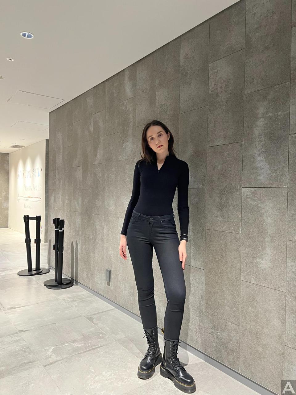 東京外国人モデル事務所アクアモデル所属の白人モデルのリザ