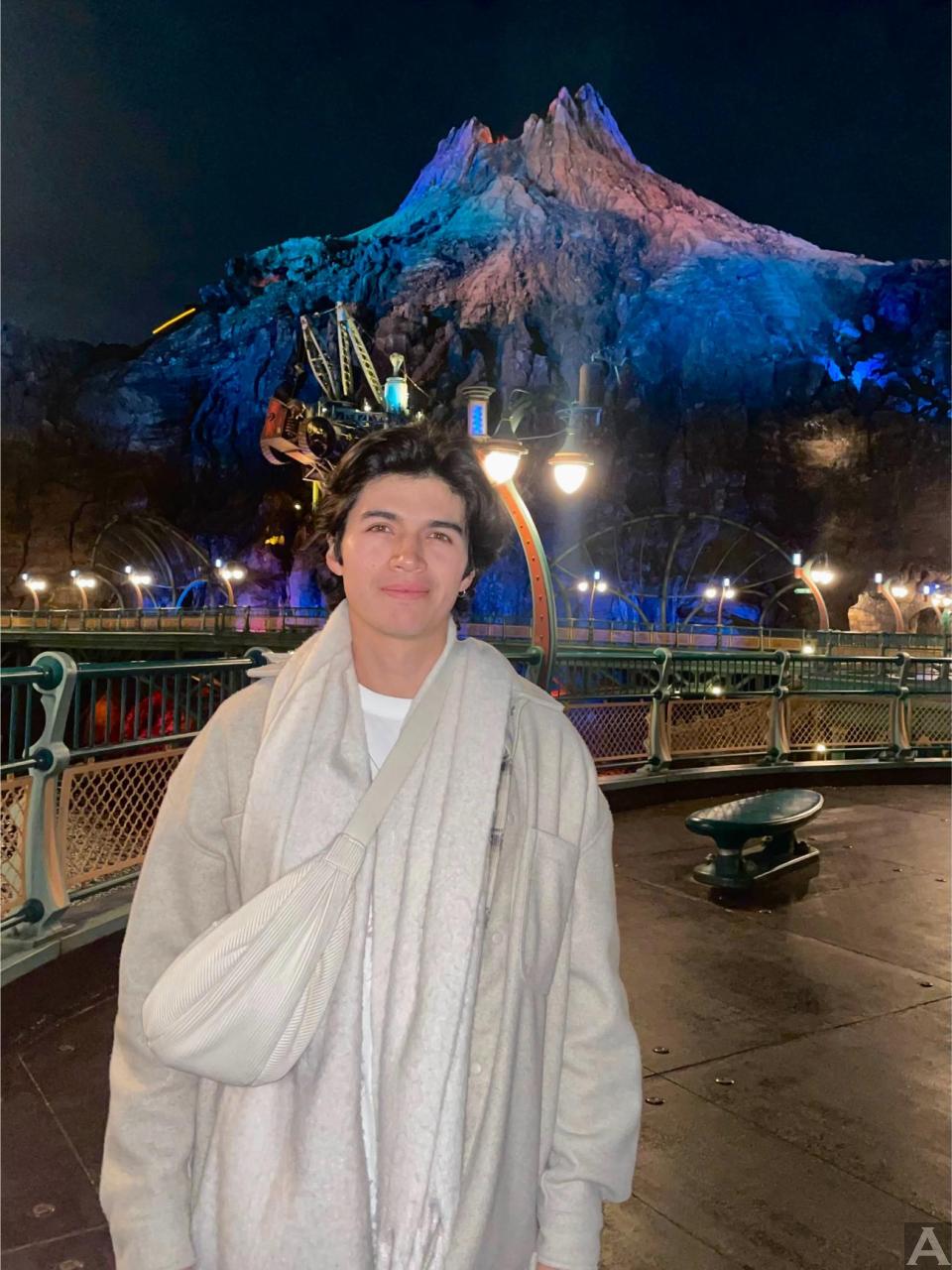 東京外国人モデル事務所アクアモデル所属のヒスパニックモデルのサンティアゴ