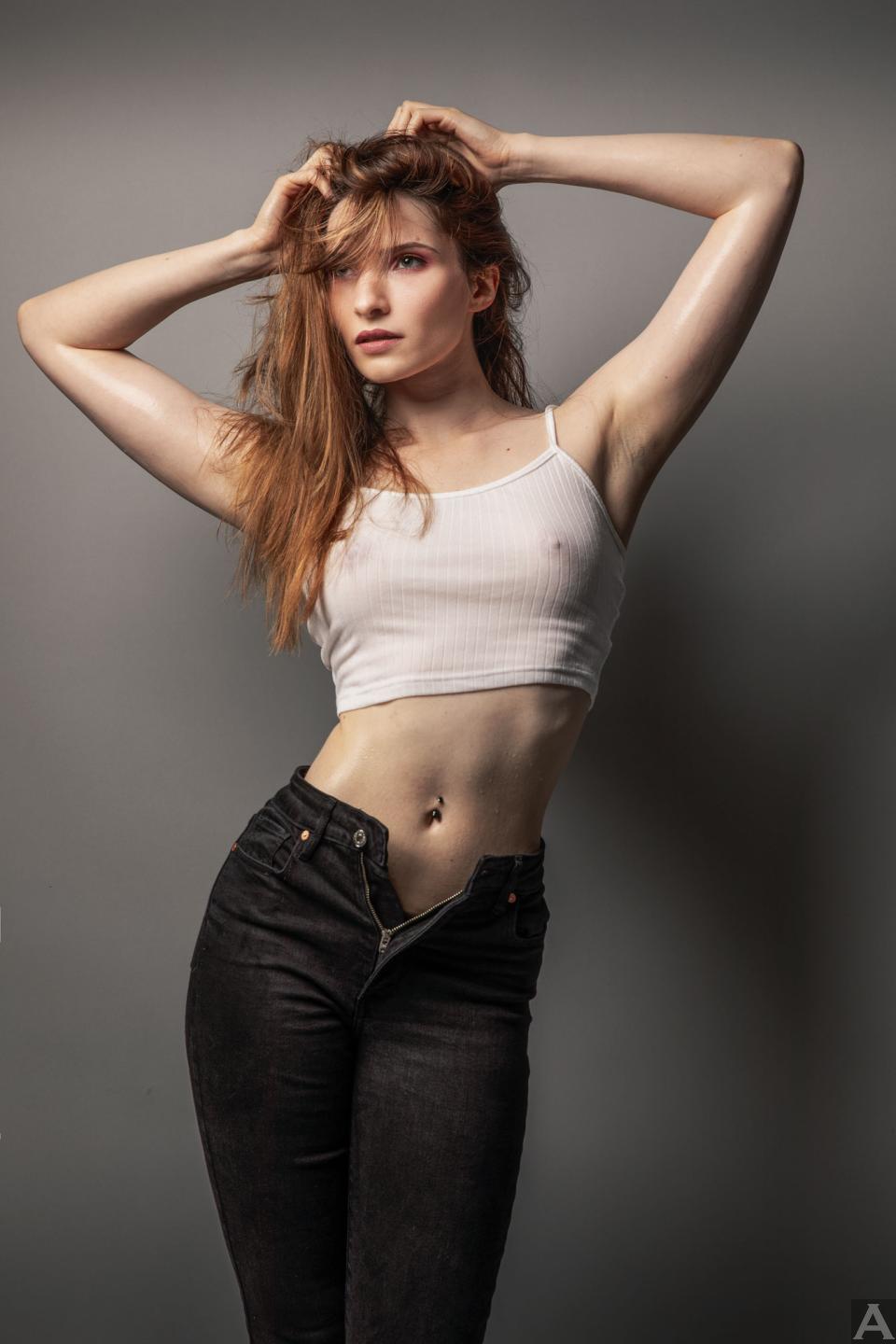 東京外国人モデル事務所アクアモデル所属の白人モデルのクララ