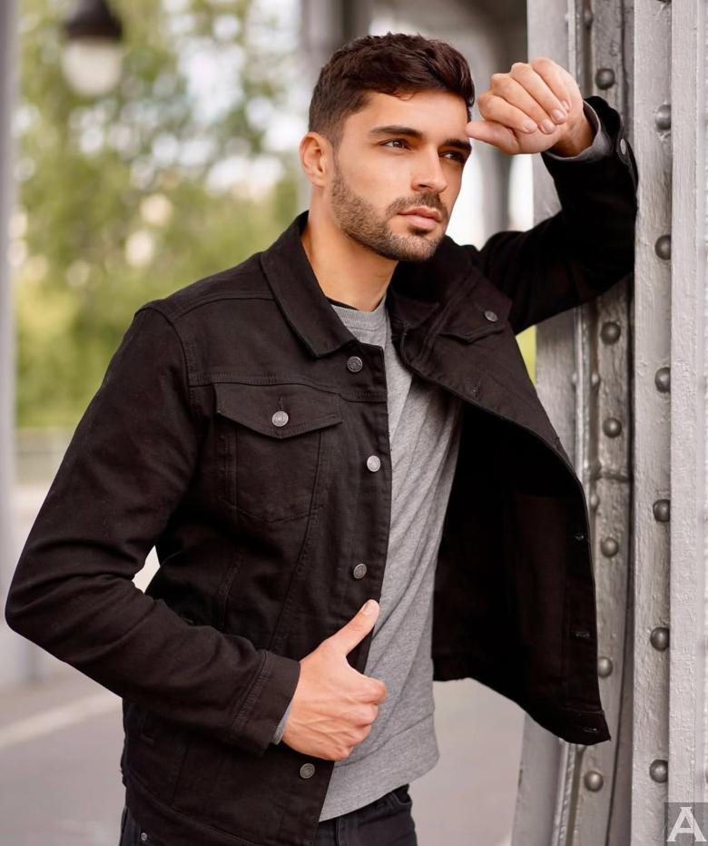 東京外国人モデル事務所アクアモデル所属の白人モデルのスティーブン