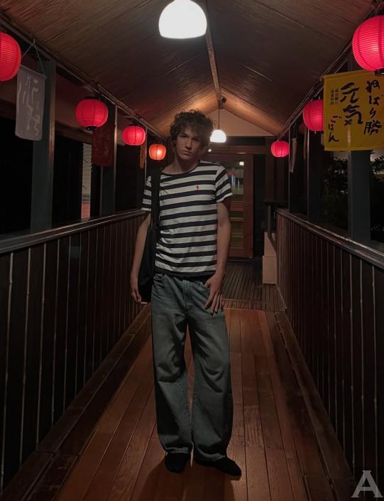 東京外国人モデル事務所アクアモデル所属の白人モデルのアルトウ－ル