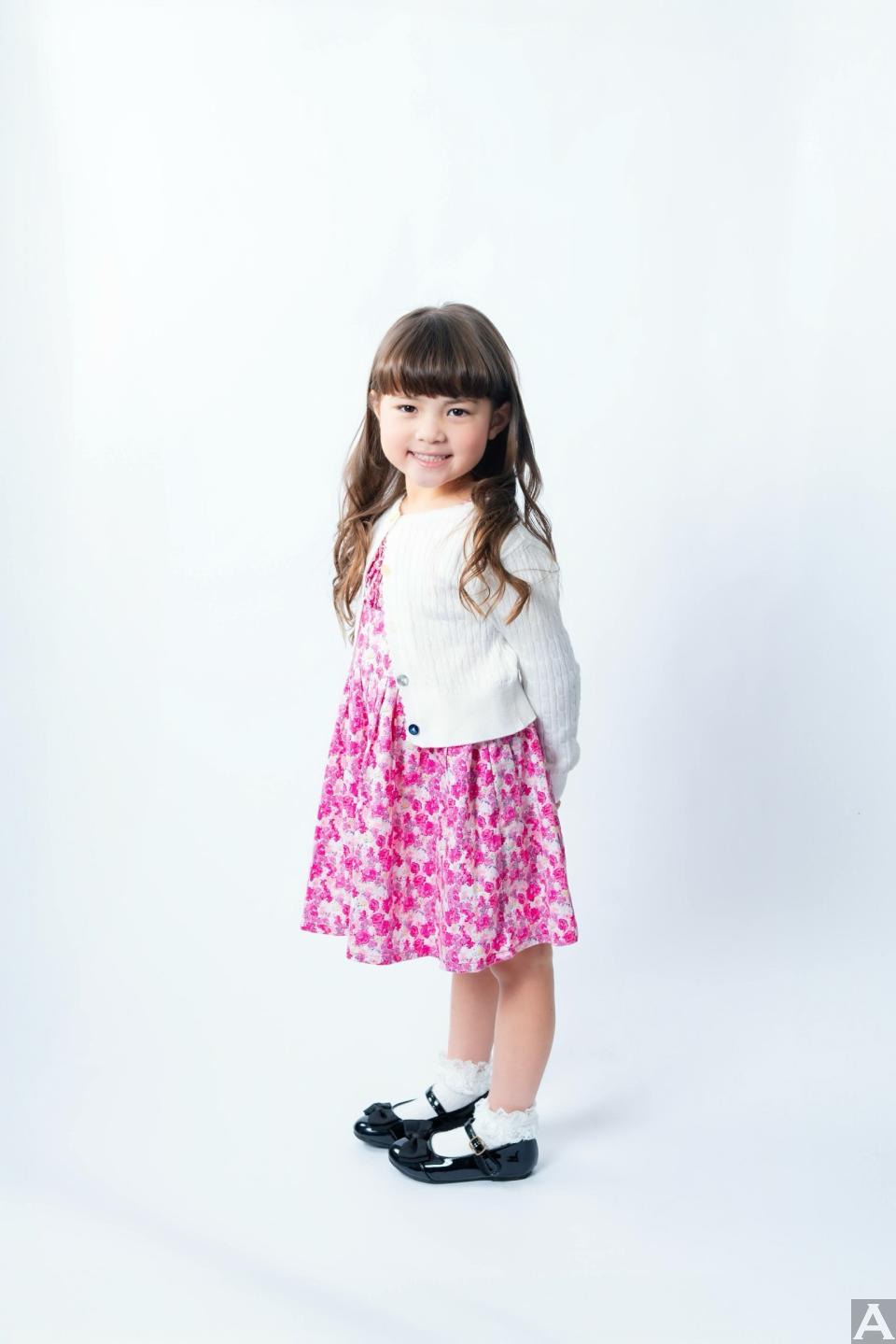 東京外国人モデル事務所アクアモデル所属のキッズモデルのエミリー