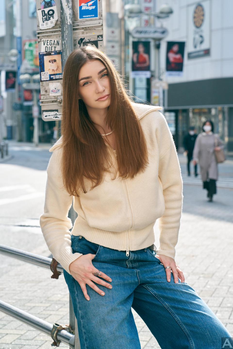東京外国人モデル事務所アクアモデル所属の白人モデルのカリナ